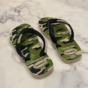 NWOT Kids Havaianas